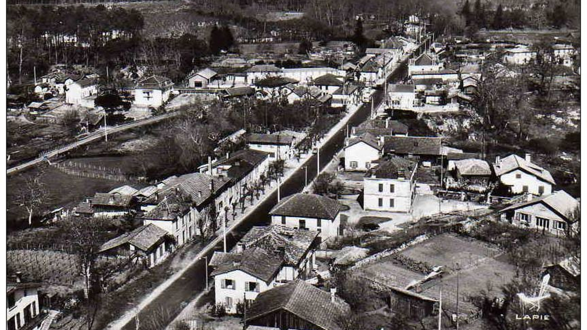 9b6325b00db5-le-bourg-de-castets.jpg
