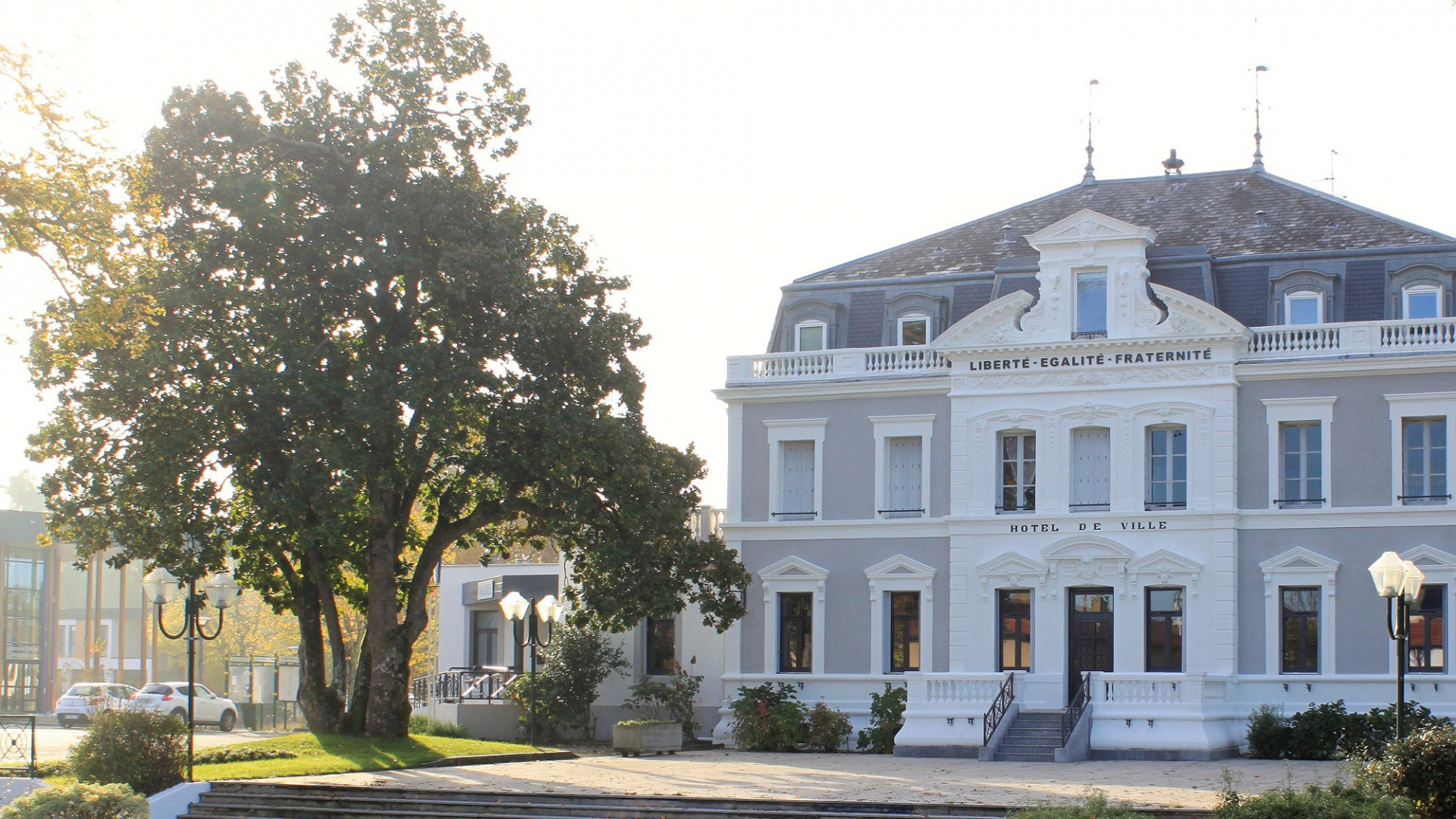 mairie castets-min.jpg
