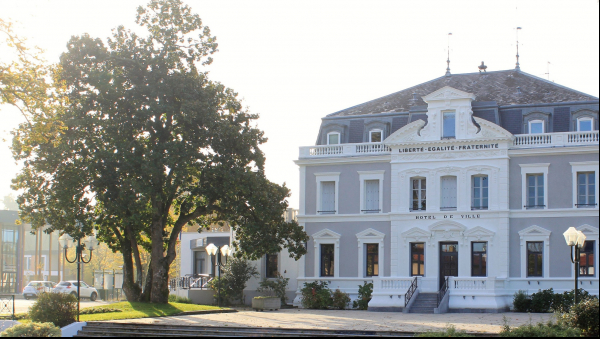 mairie castets-min.jpg
